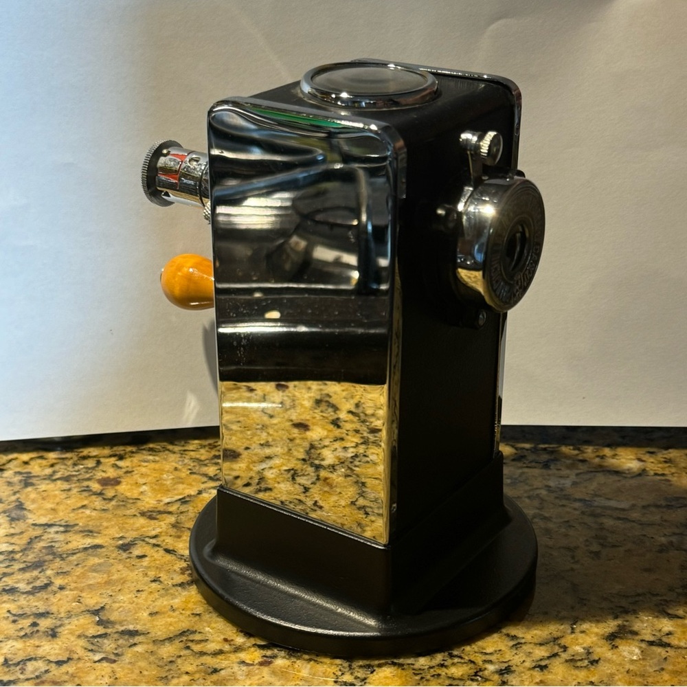 EL CASCO 1920 steel chrome-plated antique vintage pencil sharpener